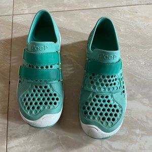 Used Plae boys US size 4R shoes